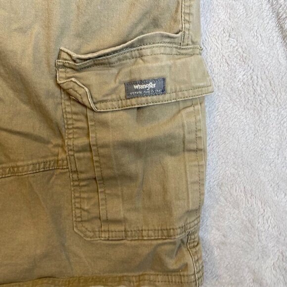 Wrangler Mens Khaki Cargo Shorts Size 48 Cotton Blend Durable - Picture 9 of 13